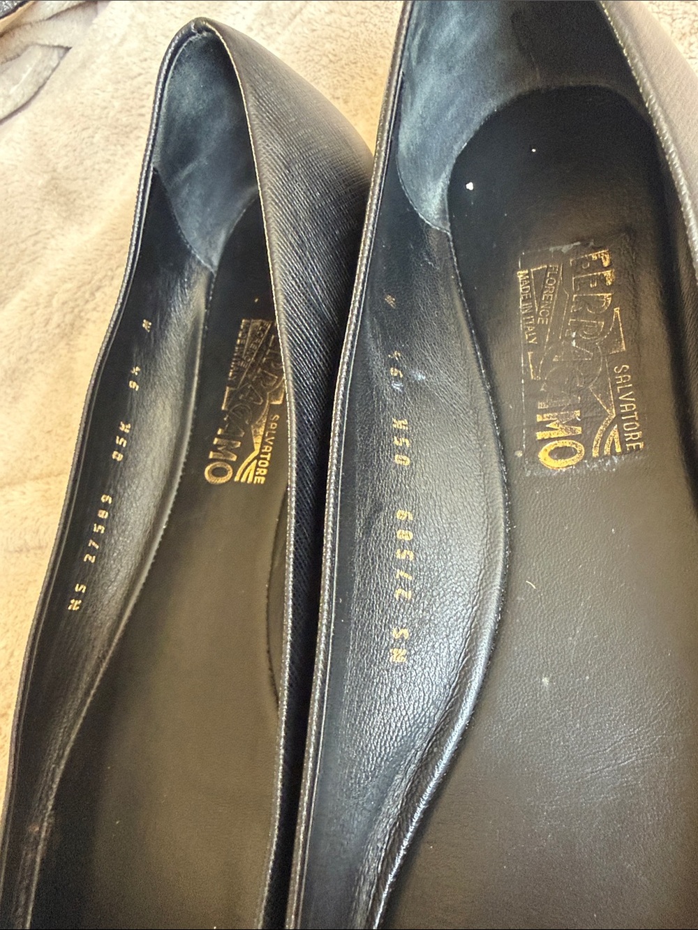 Salvatore Ferragamo Black and White Vara Bow Leather Flats - Picture 12 of 12